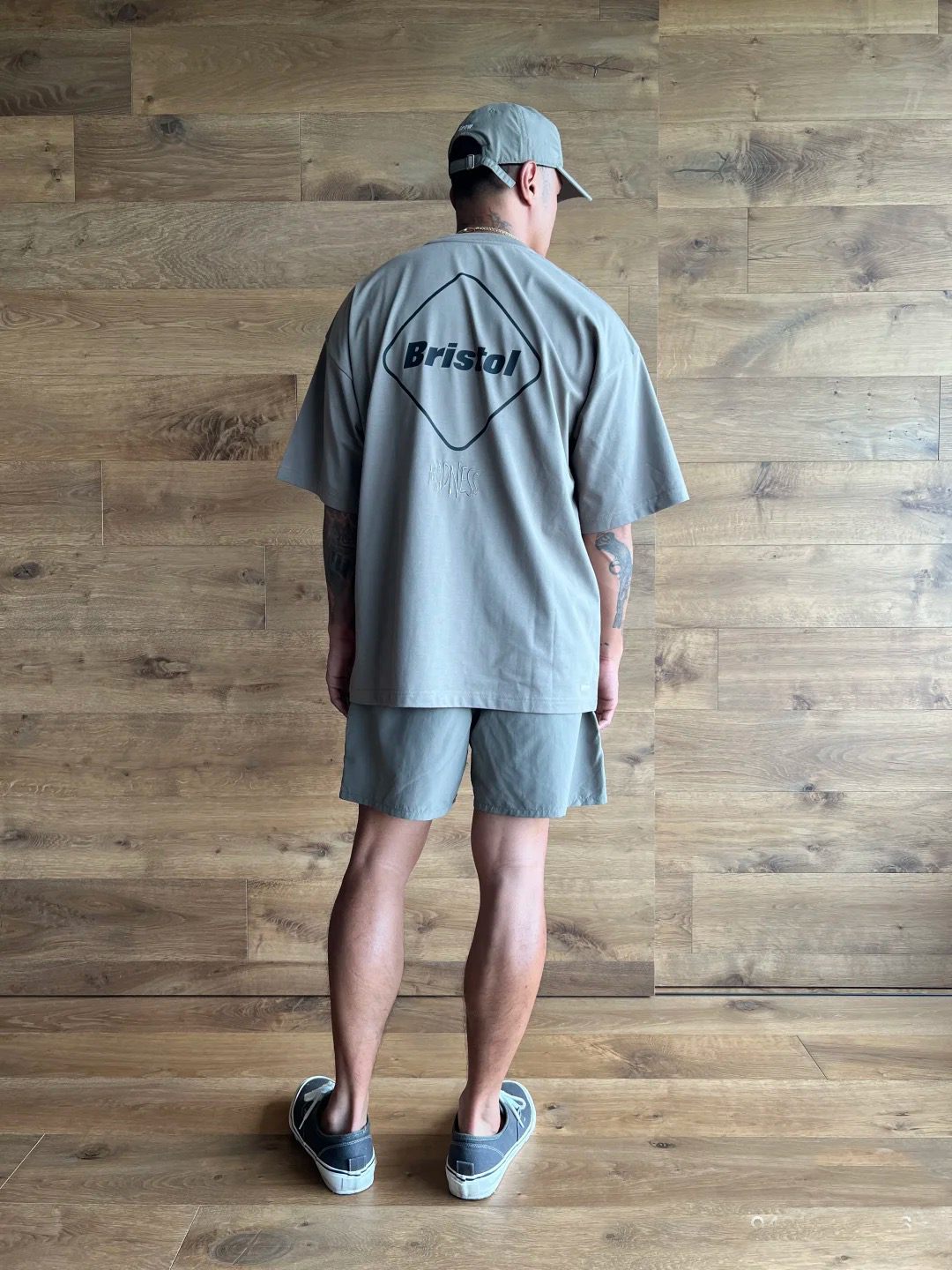 MADNESS X FCRB Double Box Logo - Ethnic Fashion Logo avis et prix
